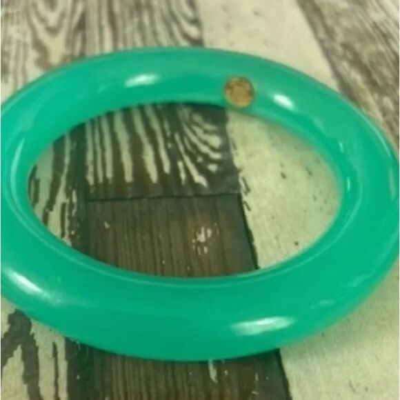 *Givenchy* VTG 1970’s RARE AQUA-GREEN LUCITE BANGLE BRACELET Designer Signed - Picture 5 of 5
